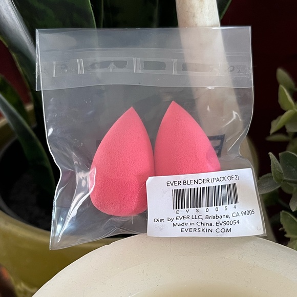 🆕 EVER Make-up Blenders, Package of 2 - Picture 2 of 5